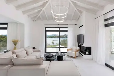 Image de Tritonis Villa | Exclusive Seaside Retreat