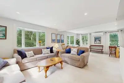 Image de West Falmouth Family Retreat Near Chapoquoit Beach