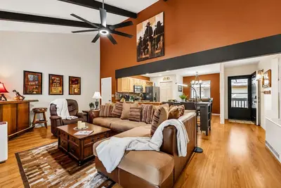 Image de 2br mountain condo w fireplace, board games!