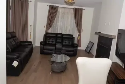 Image de 4-Bedroom Group Stay • Free Parking