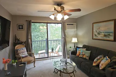 Image de Lovely top floor 2-bedroom condo conveniently located between Boston & Cape Cod