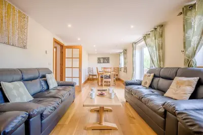 Image de 5 Bed in Bridport (oc-bigov)