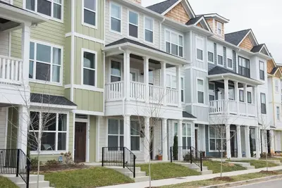 Image de Beautiful Convenient Southside Townhome