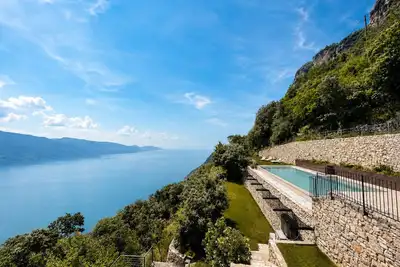 Image de Villa Ethera - Iris Lake Escape by Theater Home, with pool and marvellous lake view
