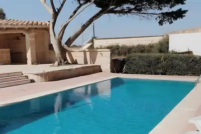 Image de Maison de campagne près de Ciutadella avec piscine privée, terrasse partagée et Wi-Fi