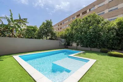 Image de Poolside Comfort Near Porto Airport by HostWise