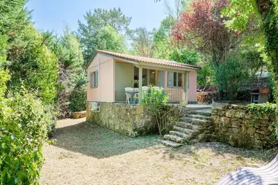 Image de Chalet « Confort Piscine Partagée » avec piscine, terrasse communes et Wi-Fi