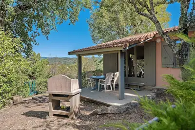 Image de Chalet « Confort Piscine Partagée » avec piscine, terrasse communes et Wi-Fi