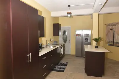 Image de Spacious 3-bedroom apartment in adorable Gros Islet with Ac near popular spots