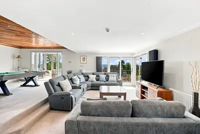 Image de West Grove, Spacious House with Football Pitch