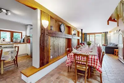 Image de Gîte « Terrasse » : Vue Montagne, Terrasse Privée & Wi-Fi