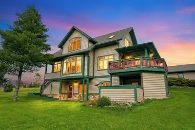 Image de Nl53 Large Family Retreat! Hot tub, Fire Pit, A/C