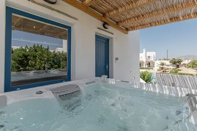 Image de Villa Aurelis, Private Outdoor Hot Tub, Furnished Terrace, Shared Pool, Naxos
