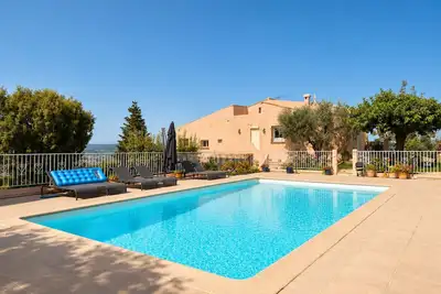Image de Luxueuse villa 8 ch climatisées avec piscine privée sur les hauteurs