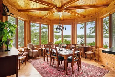 Image de A lakeside retreat along the shores of Clear Lake