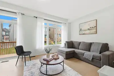 Soleil Nest - 5 Beds, 2. 5 Baths, 2 Park, Backyard