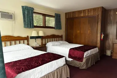 Image de Cozy 1-bedroom hotel room in soothing Hamilton - #313 Gilbreth