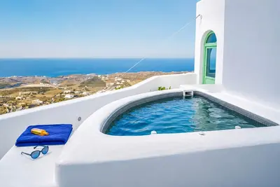 Image de Two Gods Santorini Artemis SeaView Jacuzzi Suite