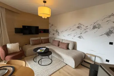 Image de À 10m des pistes de ski, remise en forme, piscine, sauna, hammam, télévision, casier à ski, 52m²