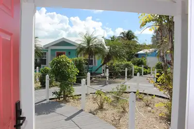 Beachside One Bedroom Cottage - Gardenview