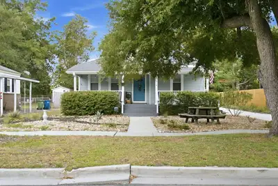 Image de Coastal Wilmington Retreat near Cargo District, Riverwalk, Beaches, Uncw & Cfcc