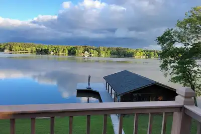 Image de Peaceful Lakefront Retreat | 5* View, Dock, Games