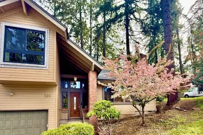 Image de 10 Min to Autzen & Eugene - Wooded Luxury Retreat, 4br + Ev Charger