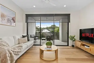 Image de Coastal Townhouse | Minutes to Beaches & Cafés