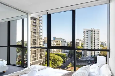 Image de Luxe 2br |Sleeps 6 |Balcony |Pool |Walk To Suncorp
