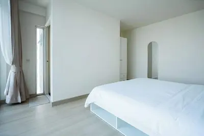 Image de Nordic Minimal 3br Tub • Near Impact Arena • Dmk