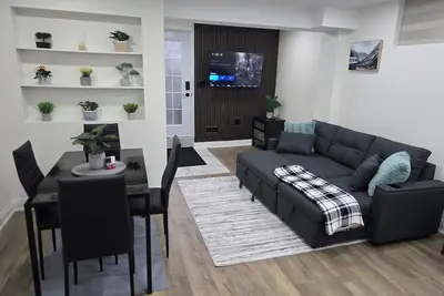 Image de Brand New Basement Suite in Milton, with Office.