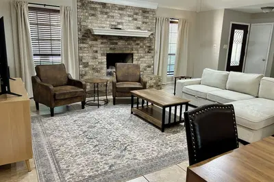 Image de Quiet, Clean, and Cozy:  The Stonecrest House!