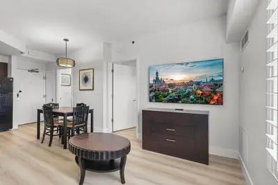 Pool View Suite Near Universal for 6
