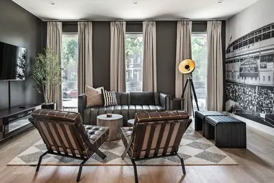 Image de 2, 400 Sf 4br + 2 Parking | Steps to Wrigley