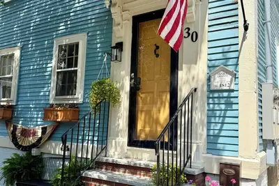 Image de Step into Salem's history with a blend of historic charm and upscale comforts.