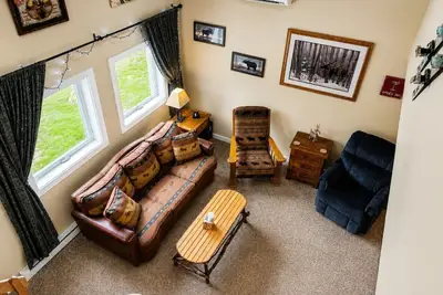 Image de Loft Condo Sleeps 6 - Private Queen Bedroom, Indoor Pool & Hot Tub, Loon
