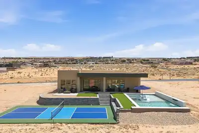 Image de The Clubhouse- Pool, Pickleball, Views, Luxe Villa