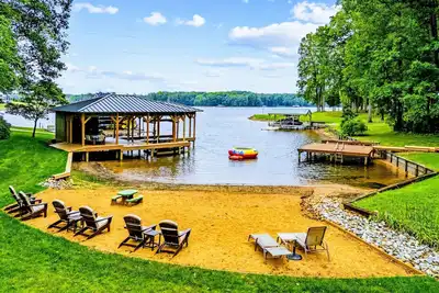 Image de Lake Anna Lakefront | Beach, Game Room, Hot Tub