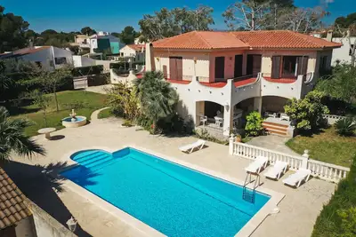 Image de Grand Villa Avec Piscine Privee 5x11m, 12 Personnes A 350m De La Plage De Sable,