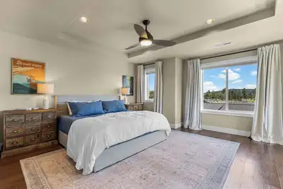 Image de Luxurious Bend Townhome, Close to River, Old Mill