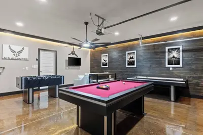 Image de Usaf themed near Randolph Brooks Afb w/ Game Room
