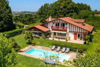 Image de Homerez - Maison à Arbonne, piscine privée.