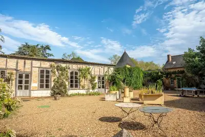 Image de L'Orangerie du Château de Chambiers – 3 maisons, 9 chambres et piscine privée