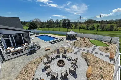 Image de Velare at Oakmere Grove | Luxury Golf & Mountain View Shenandoah Retreat