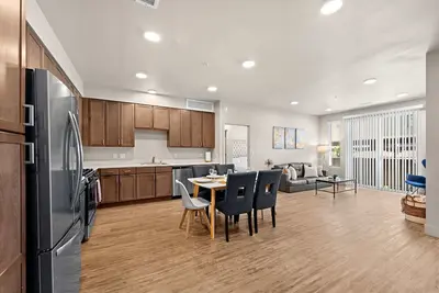 Image de Reno 2br · 2 King Beds, Pool & Gym