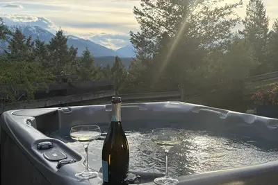 Image de Chalet w/Hot Tub + Sauna | Stunning Mountain Views