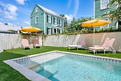 Image de Spring Sanctuary | Pool | Girl's Trip Paradise