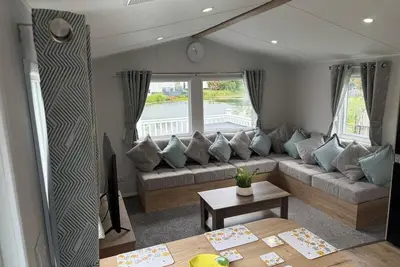 Image de Static Caravan 3 Bed, Sleeps 6, Waterside, No Pets