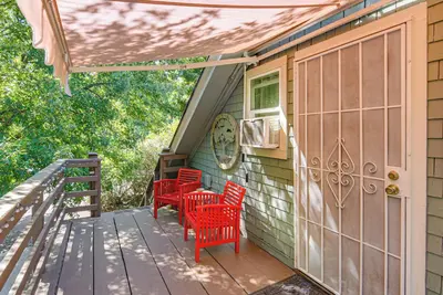 Image de Walk to Downtown Chico! Tree-Lined Apt w/ Deck