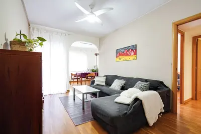 Image de Appartement à Poble Sec · 2 balcons · Climatisation · 4 personnes · Près de Montjuïc
